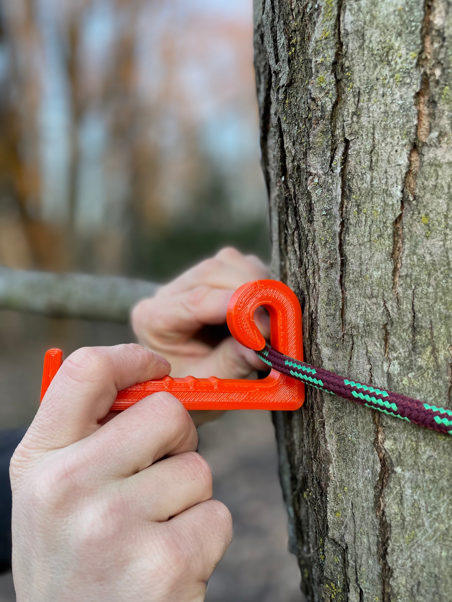 Tether Bow Hanger