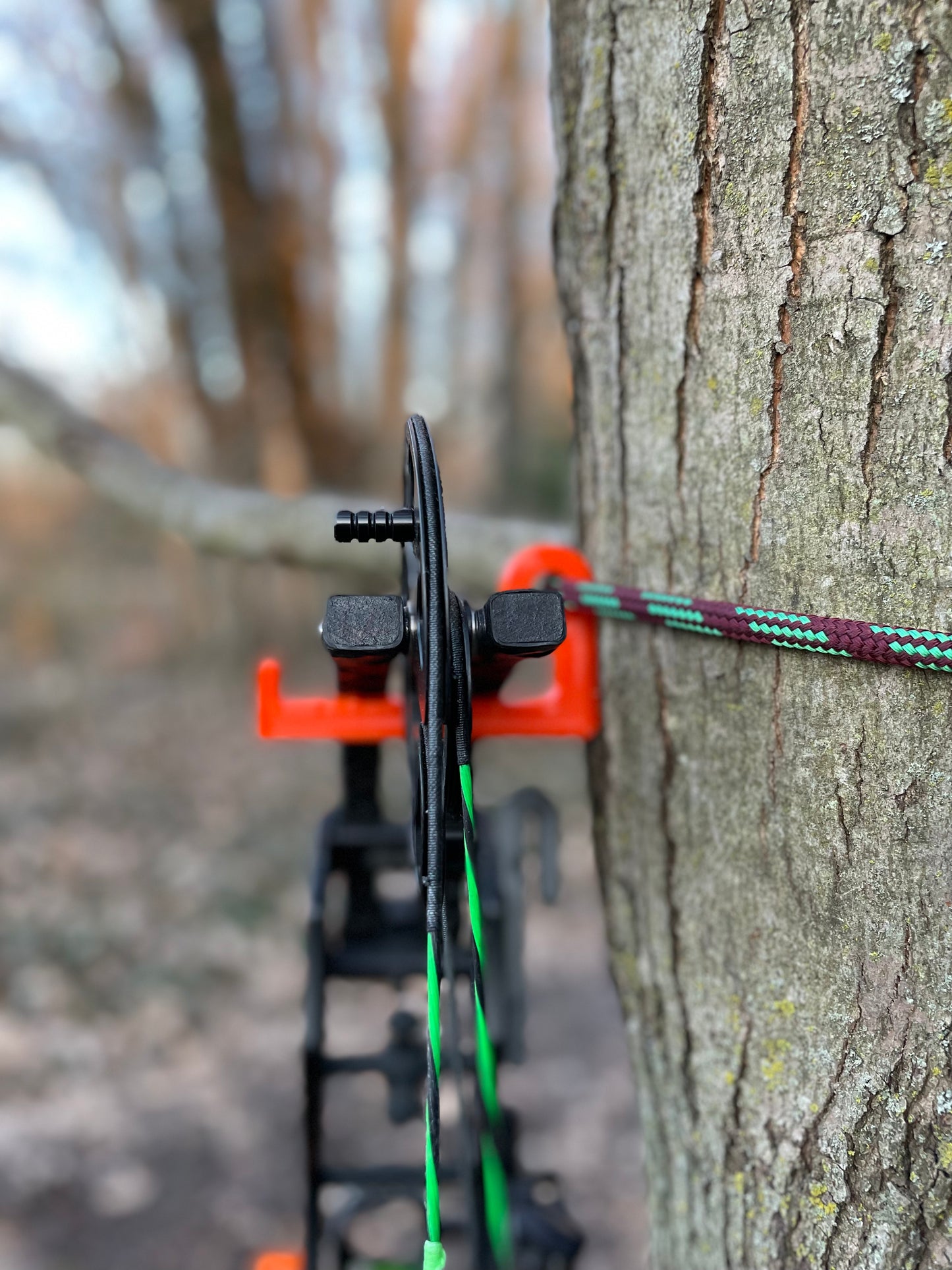 Tether Bow Hanger